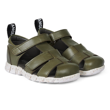 Sandal with velcro and rubber sole
