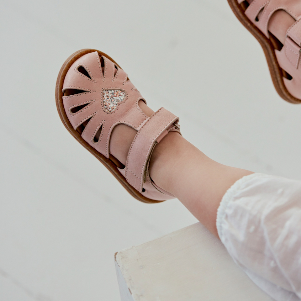 Toddler sandal with sparkling glitter heart