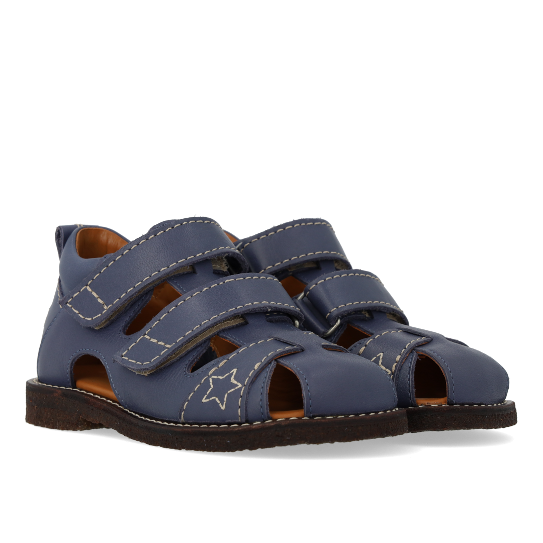 Leather sandal with star embroidery