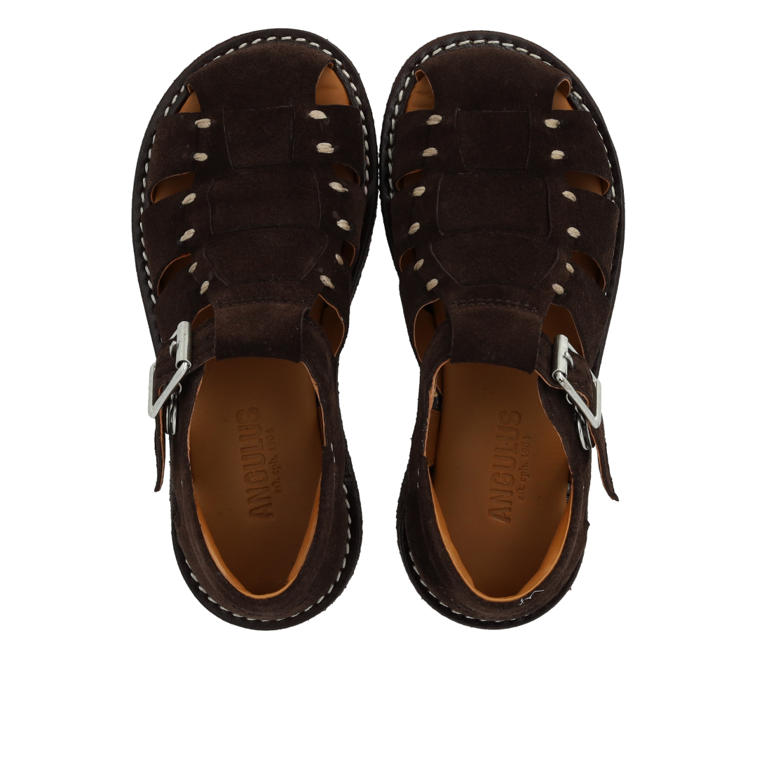 Fisherman sandal with closed toe and stitching detail