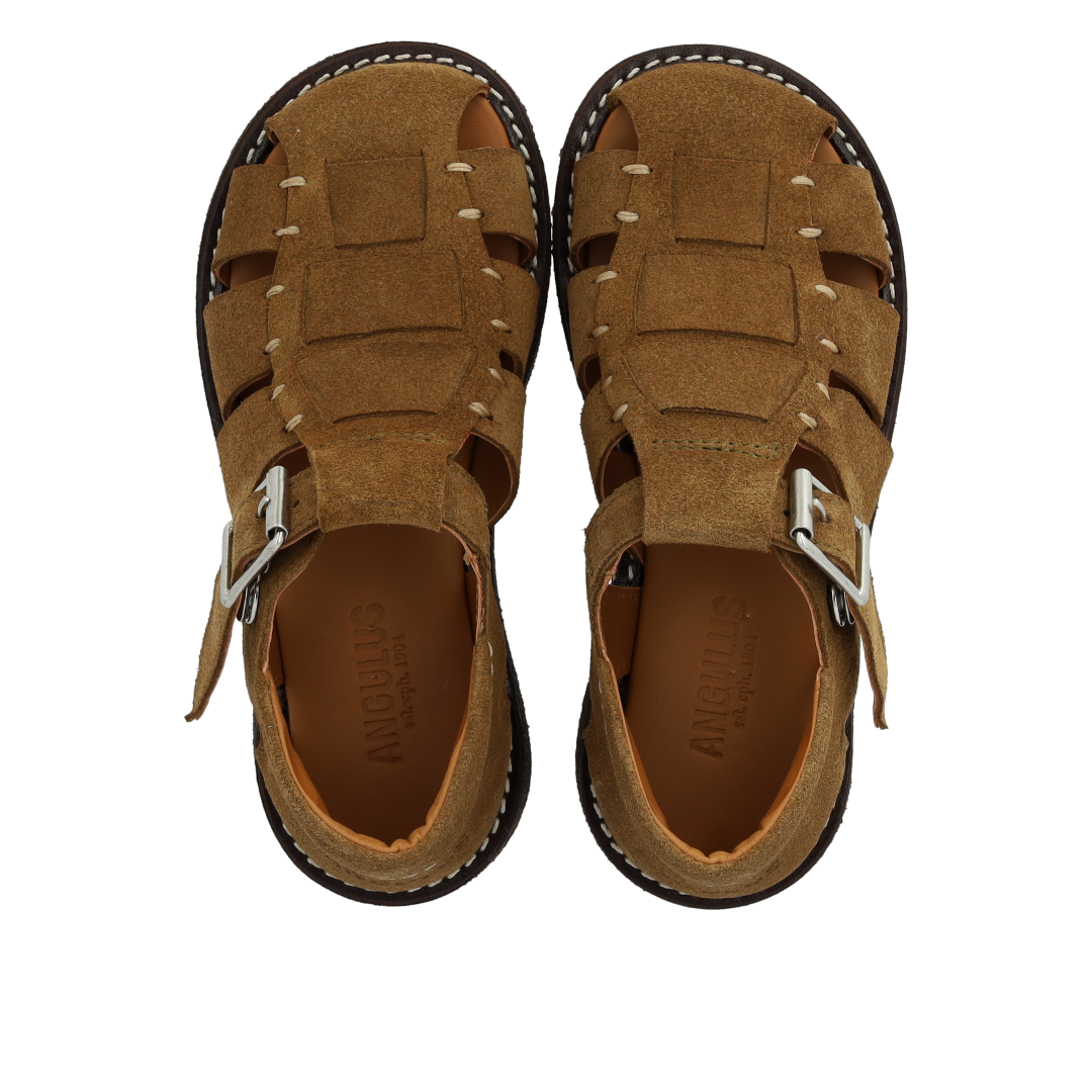 Fisherman sandal with closed toe and topstitch detail