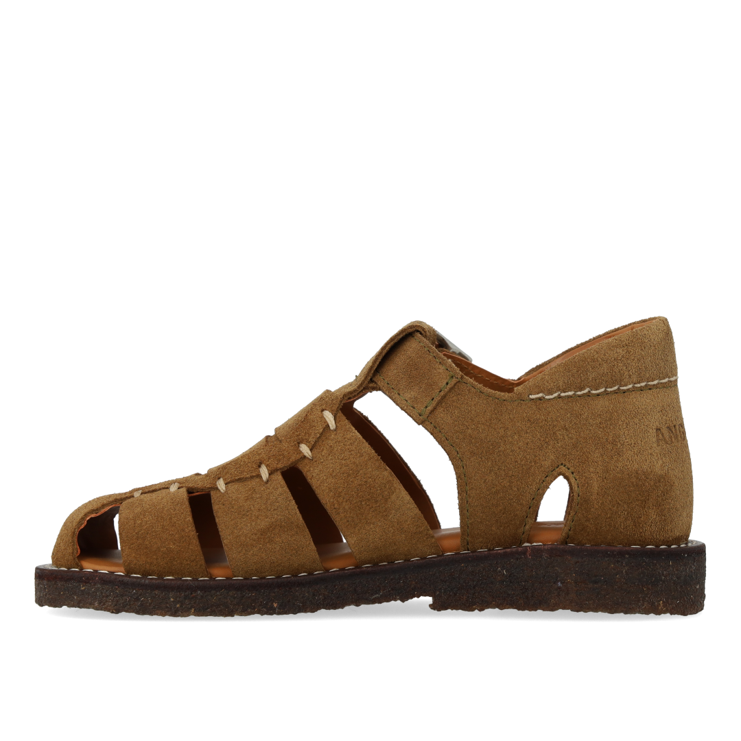 Fisherman sandal with closed toe and topstitch detail