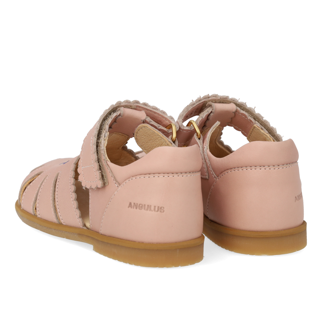 Closed-toe sandal with butterfly