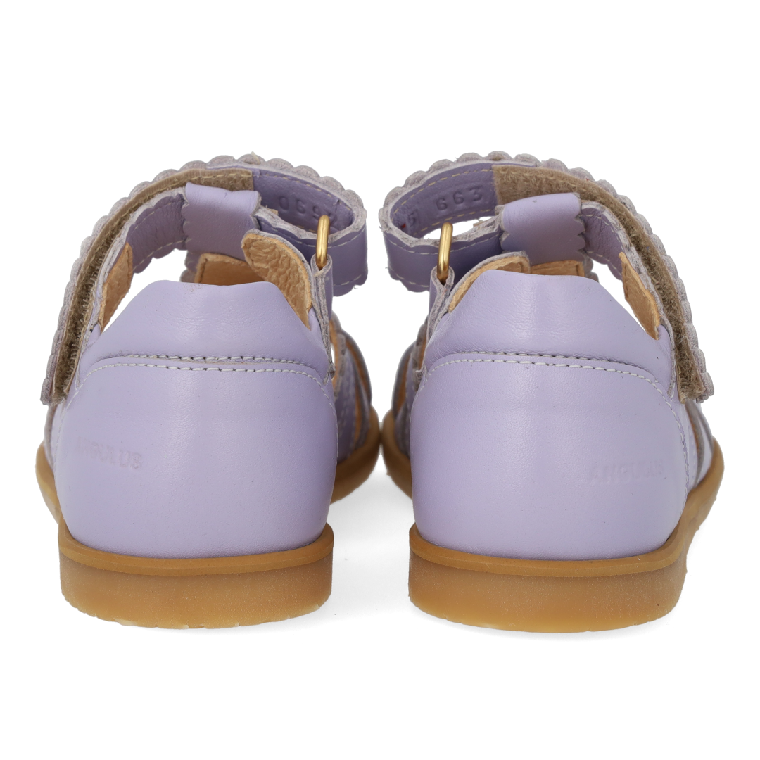 Closed-toe sandal with butterfly
