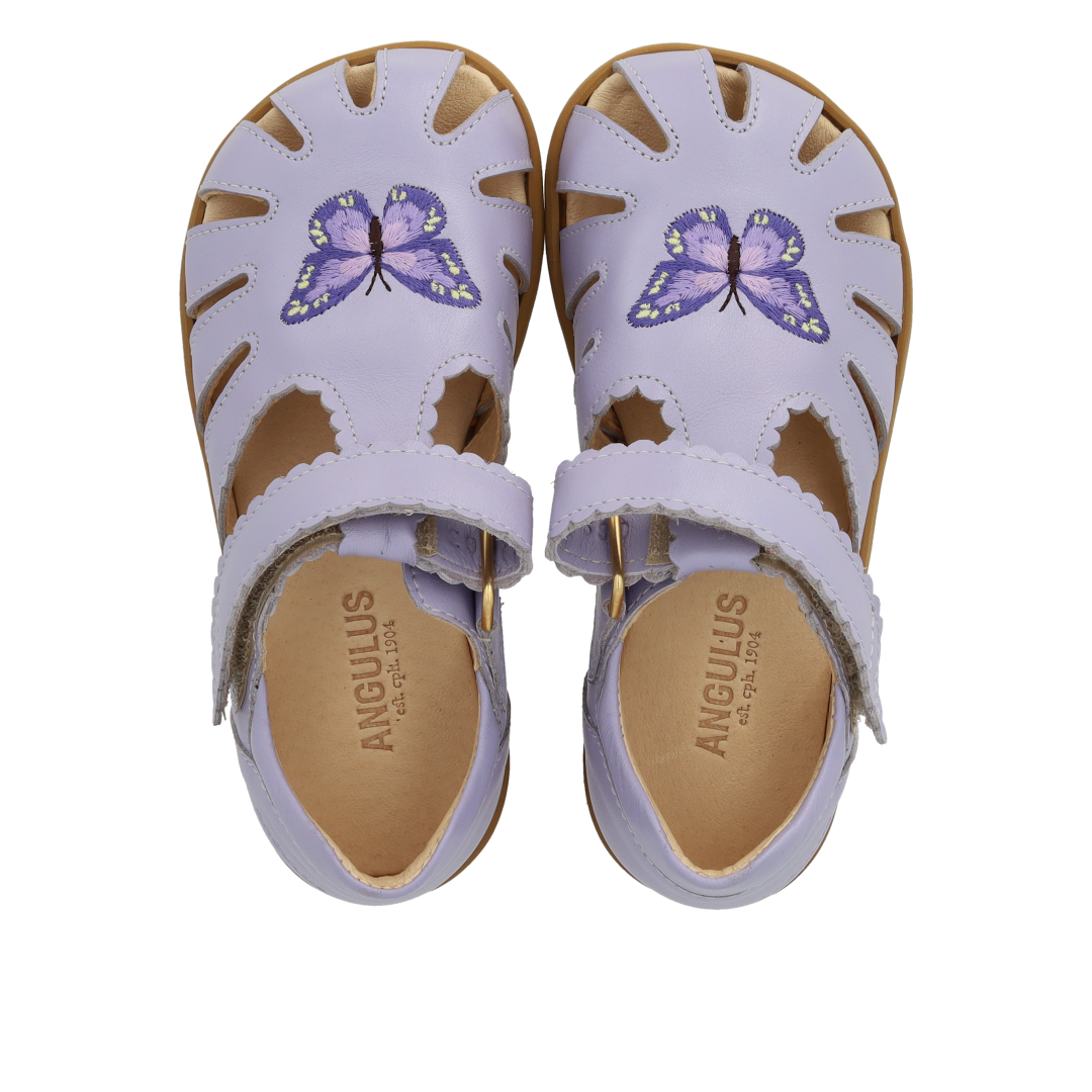 Closed-toe sandal with butterfly