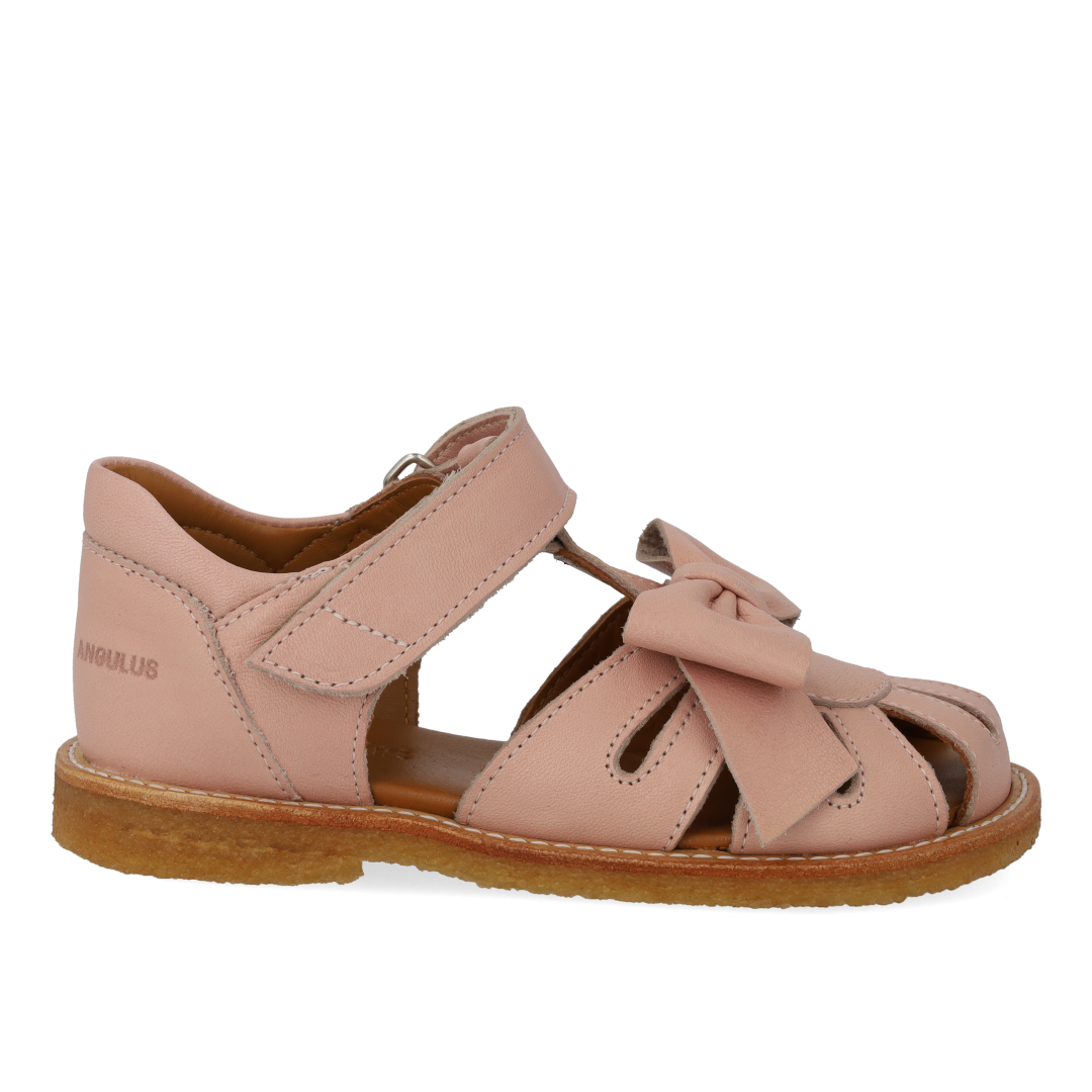 Closed-toe sandal with bow