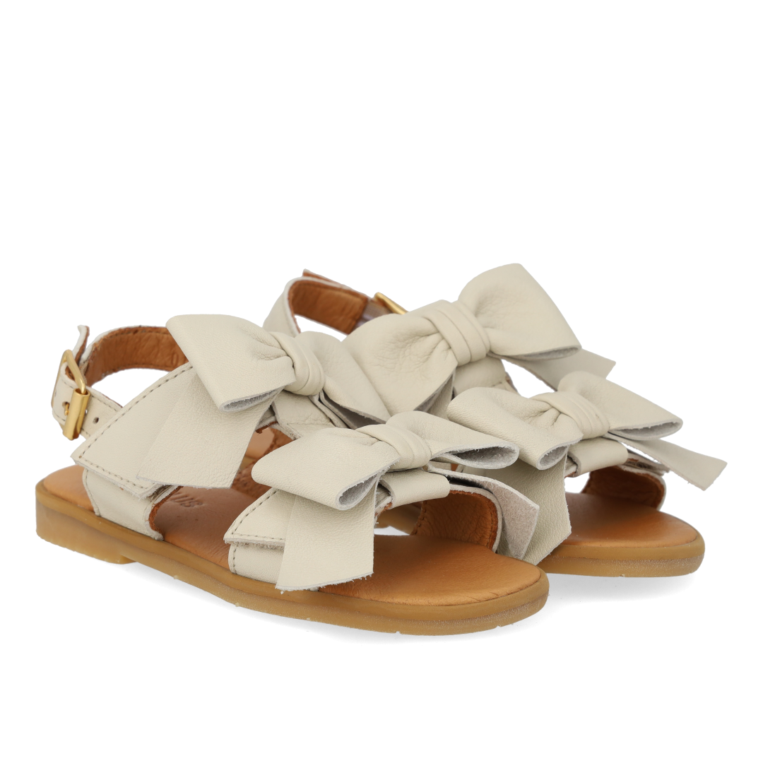 Sandal with open toe and double velcro