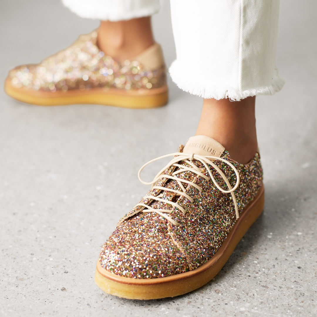 Sneaker with glitter on platform sole