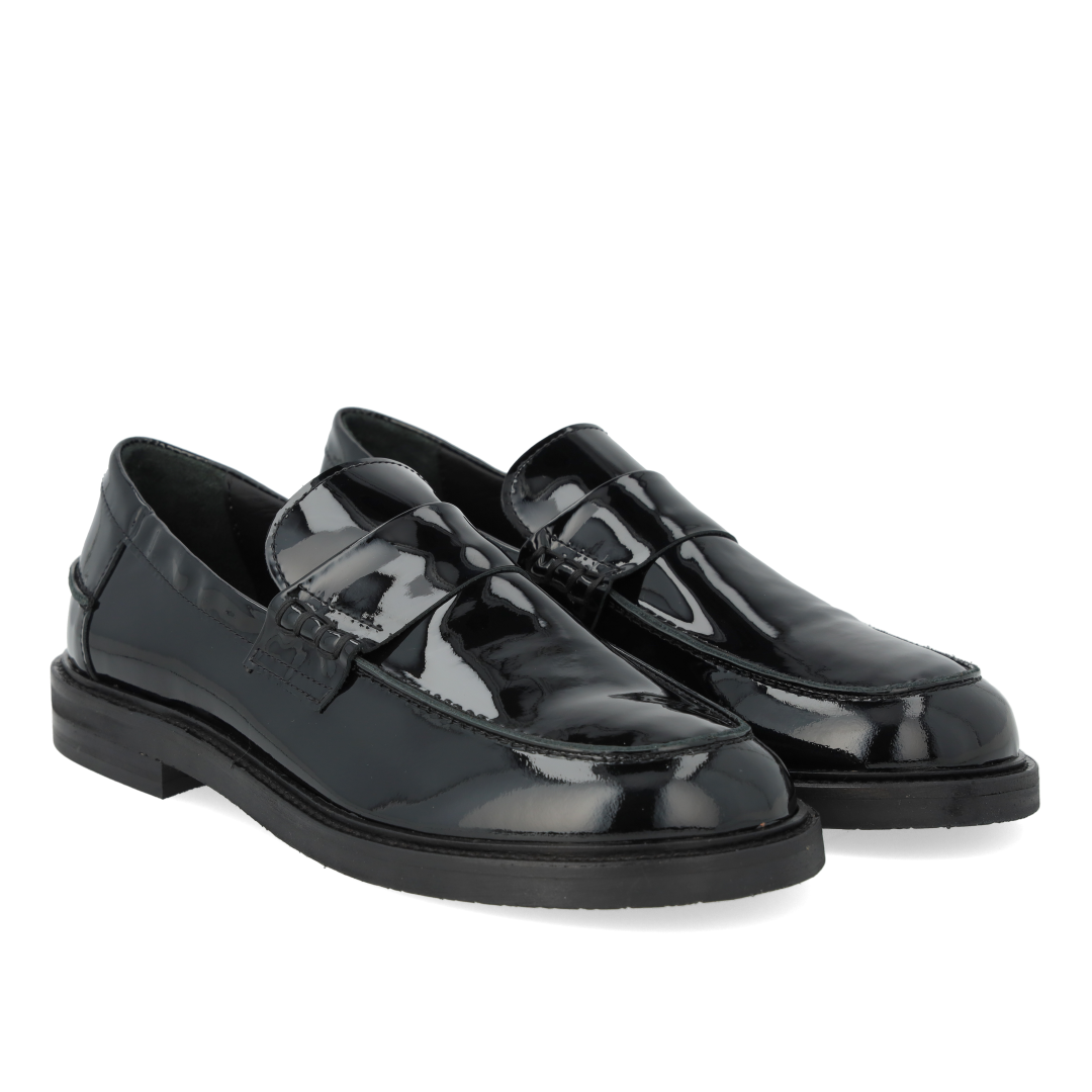 Classic penny loafer with wide fit