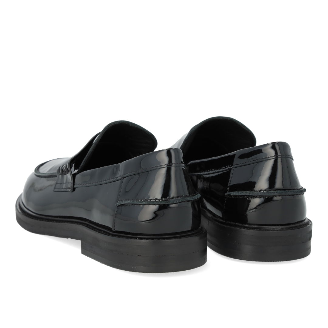 Classic penny loafer with wide fit