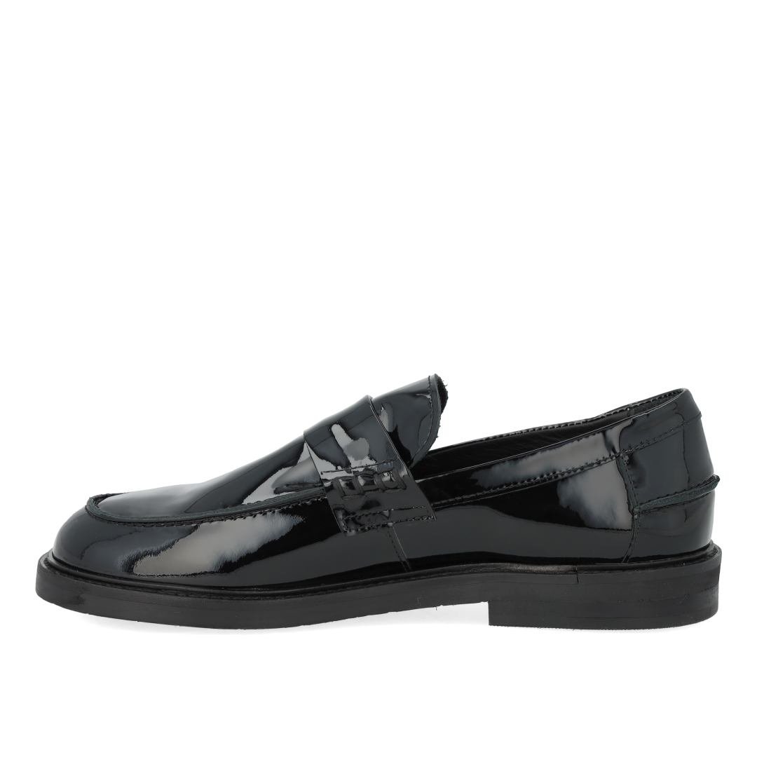 Classic penny loafer with wide fit