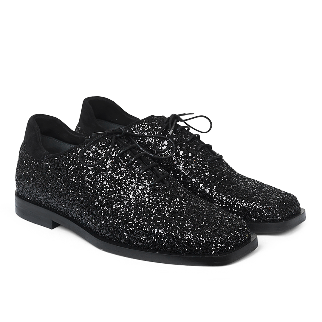 Lace-up shoes