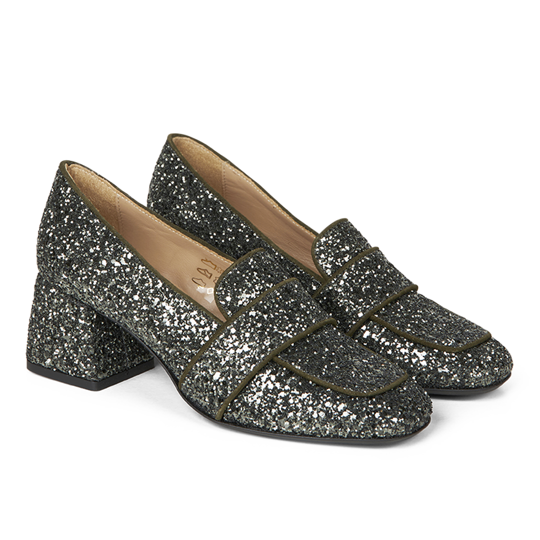 Heeled loafer