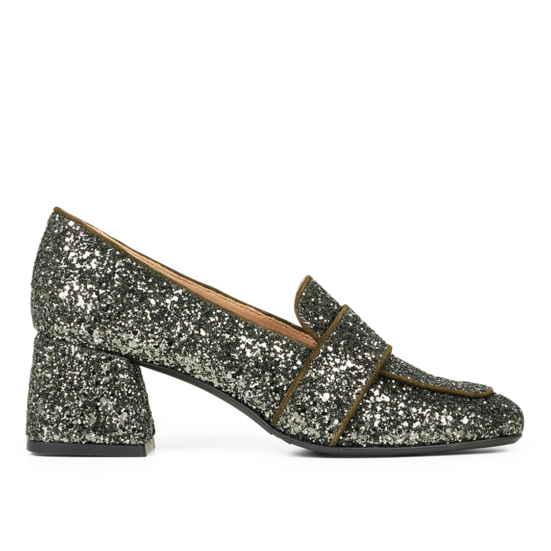 Heeled loafer
