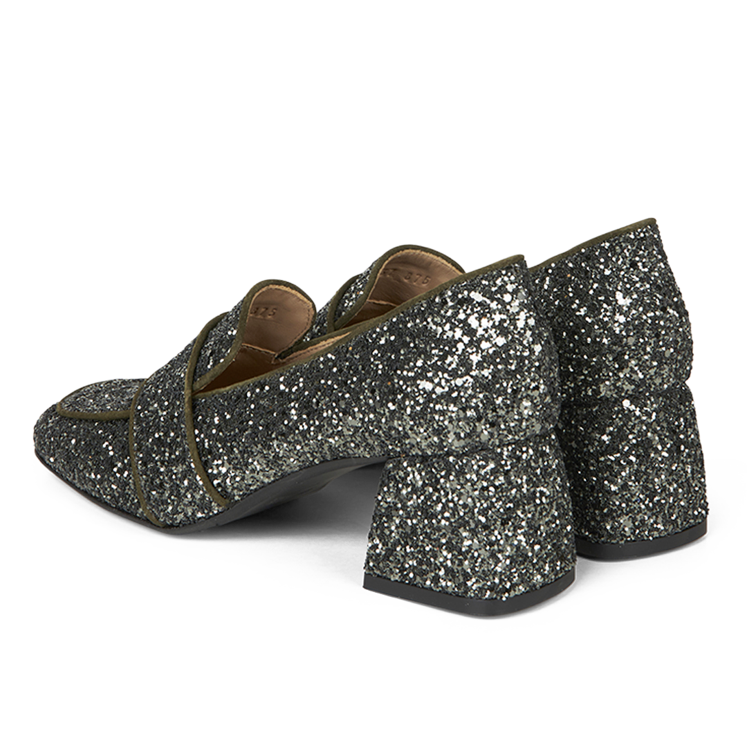 Heeled loafer