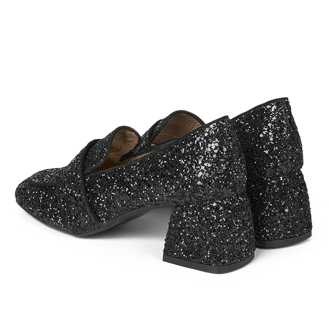 Heeled loafer