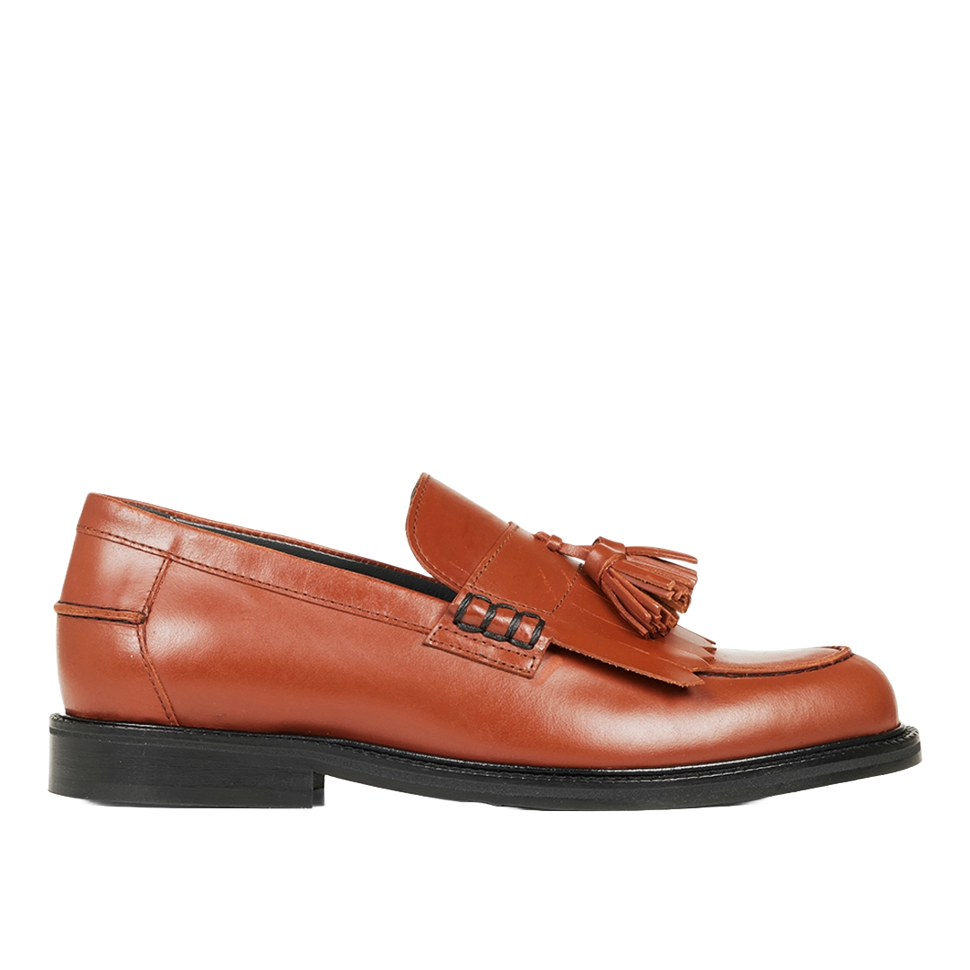 Loafer with tassels