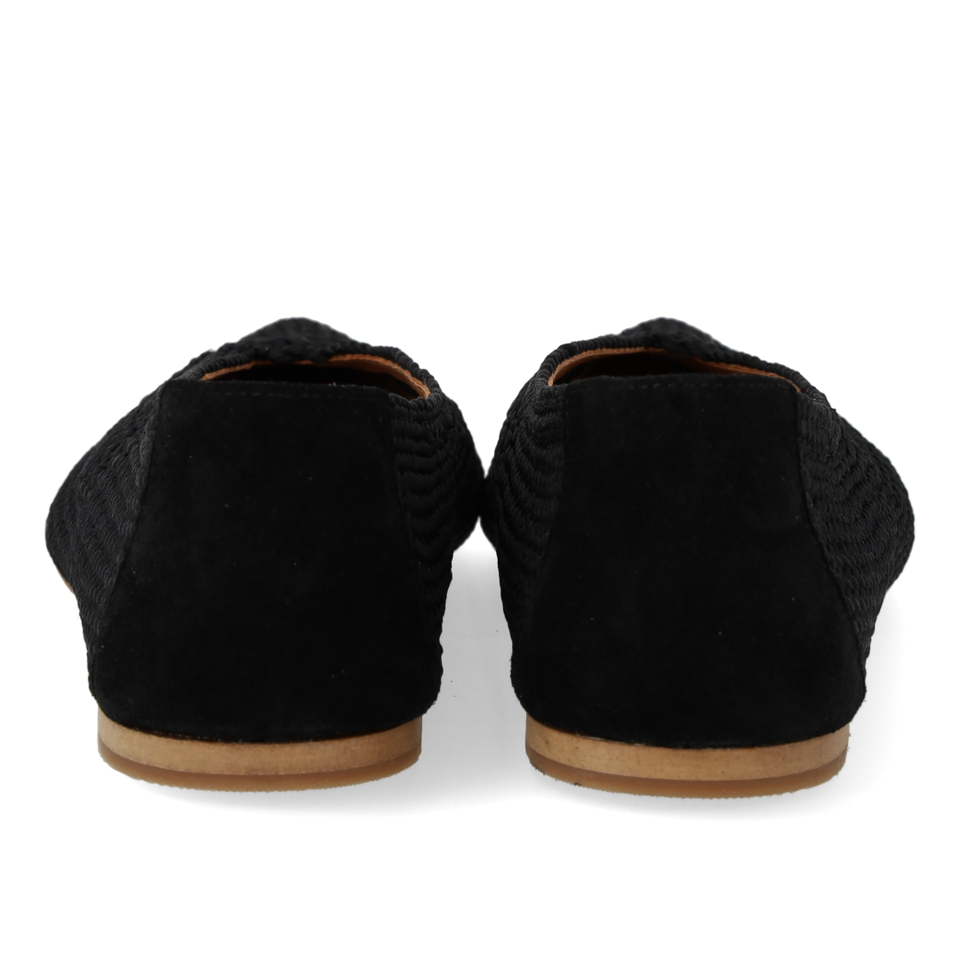 Woven ballerina with pointed toe
