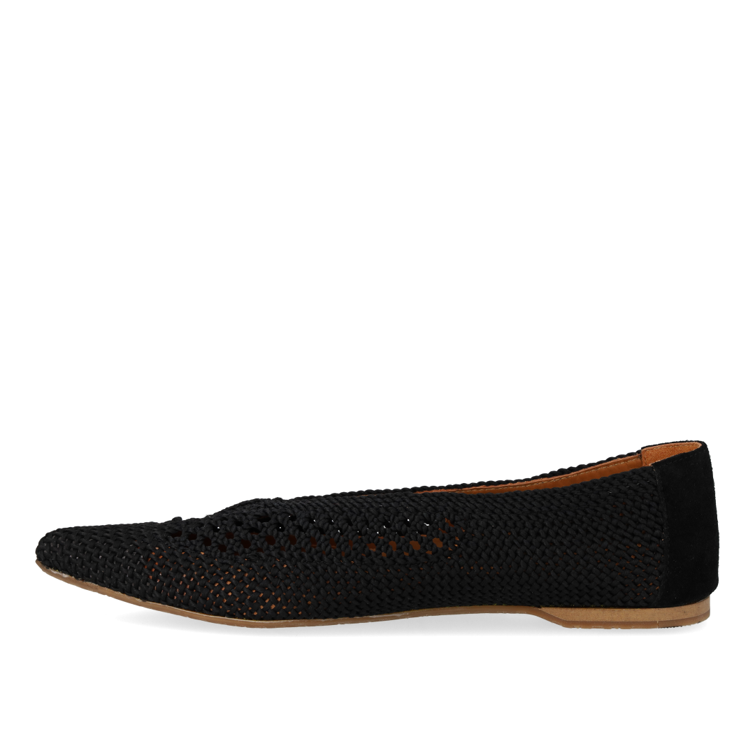Woven ballerina with pointed toe