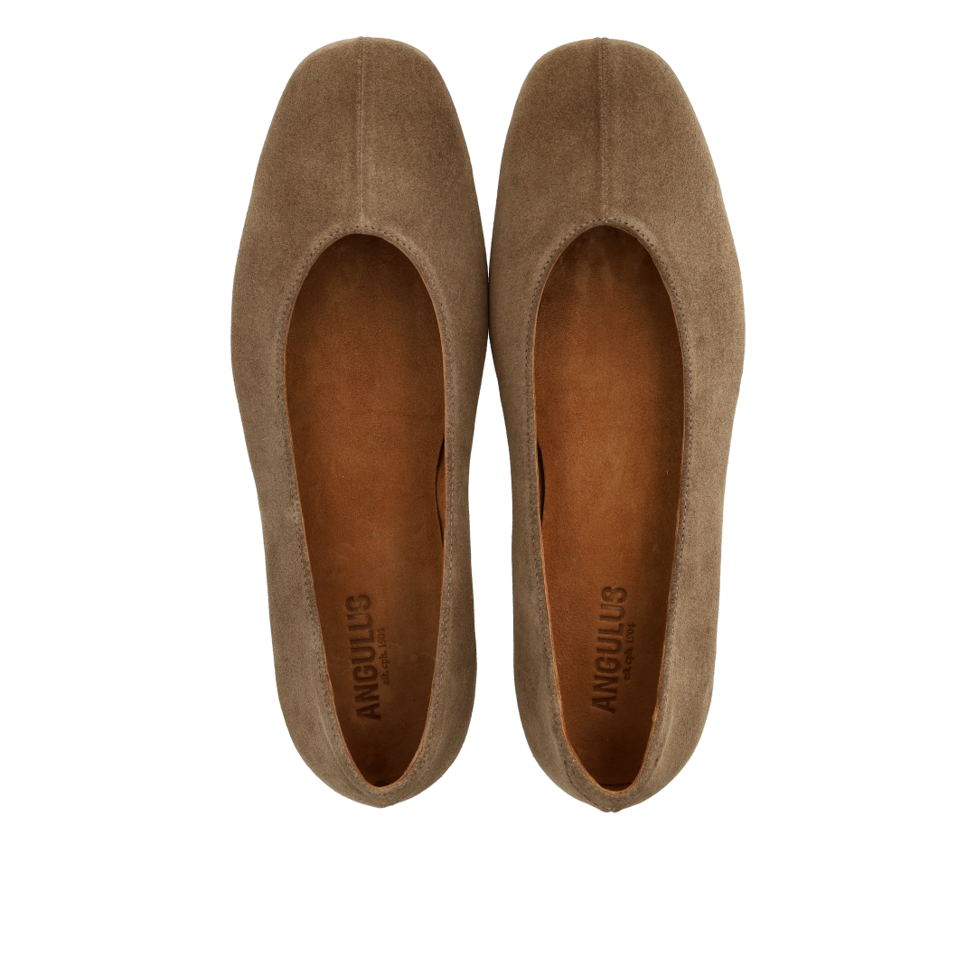ballerina with centered decorative stitching detail