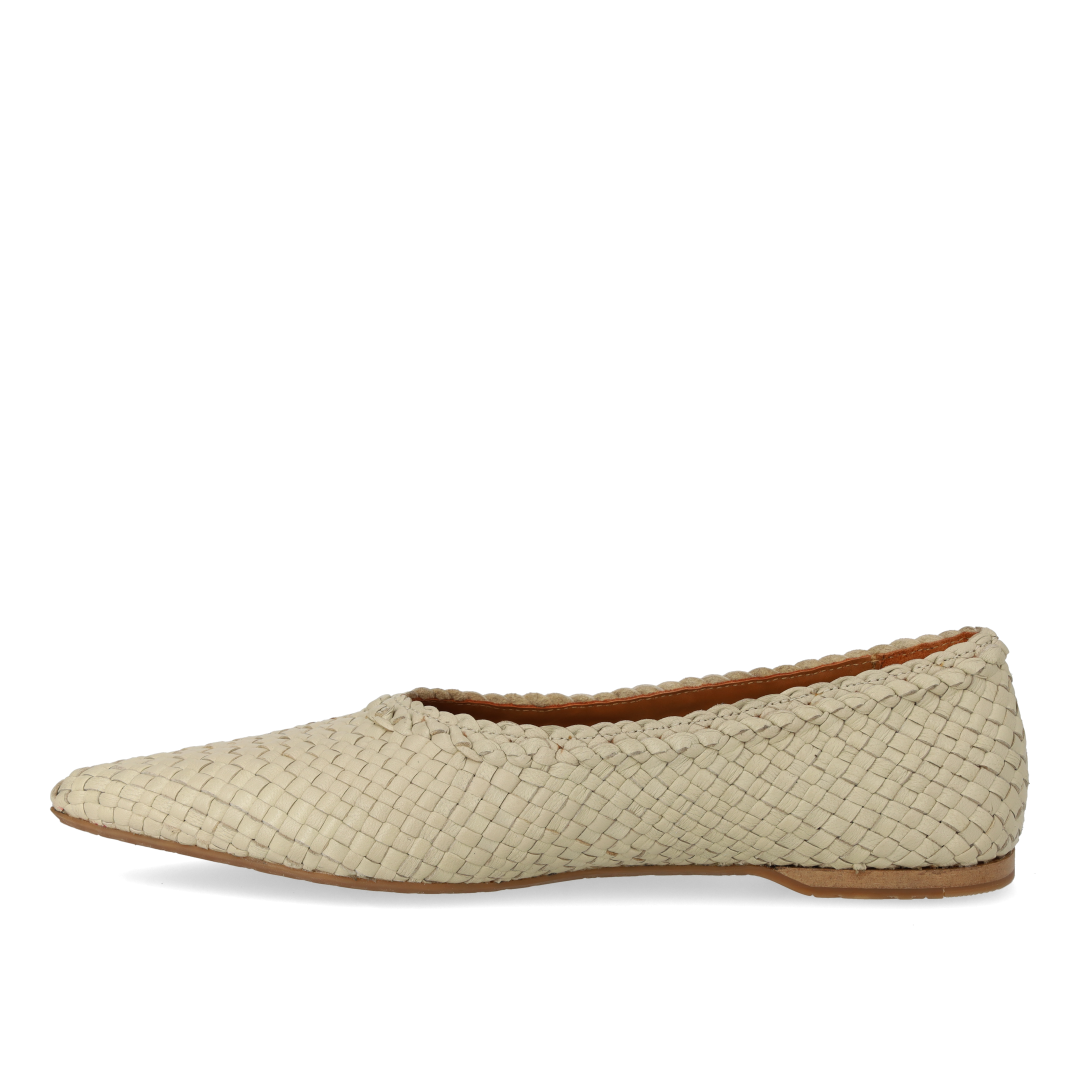handwoven ballerina with pointed toe