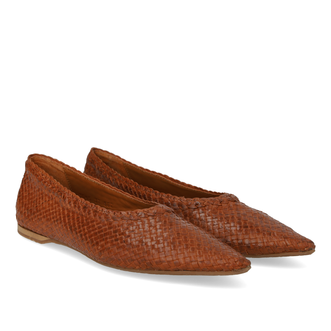 Hand-braided ballerina with pointed toe