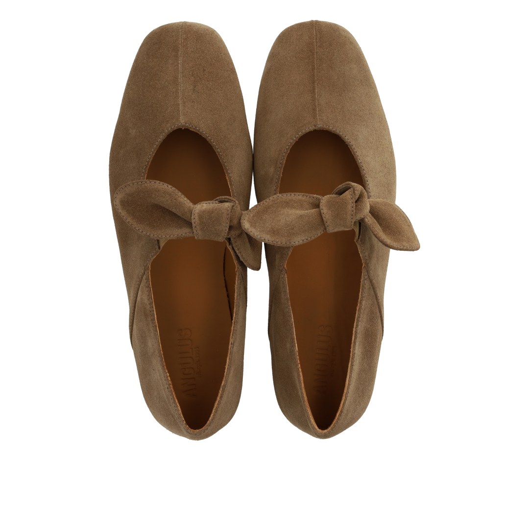 ballerina with elastic decorative bow detail