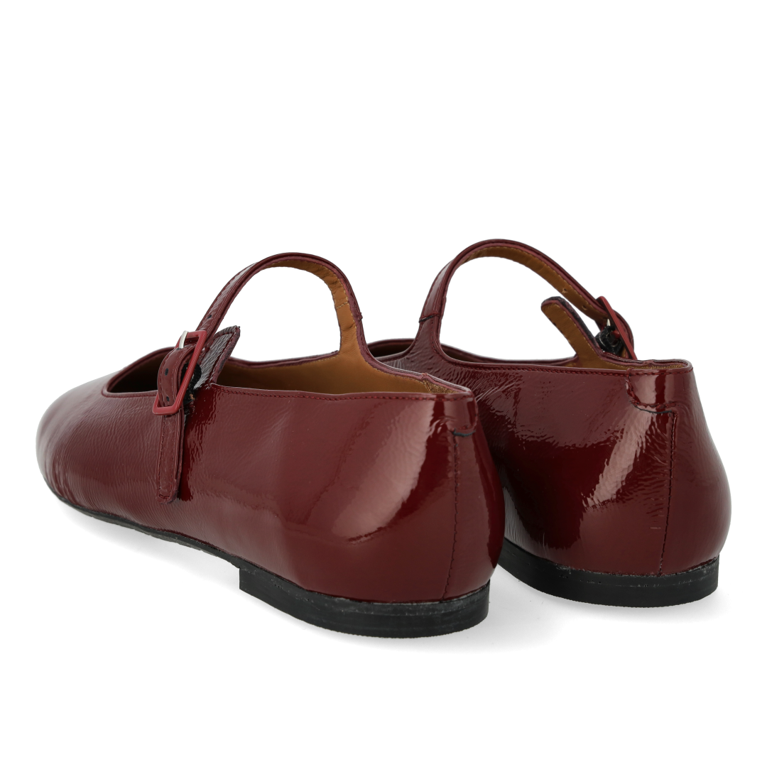 Mary Jane ballerina with a moderately square toe