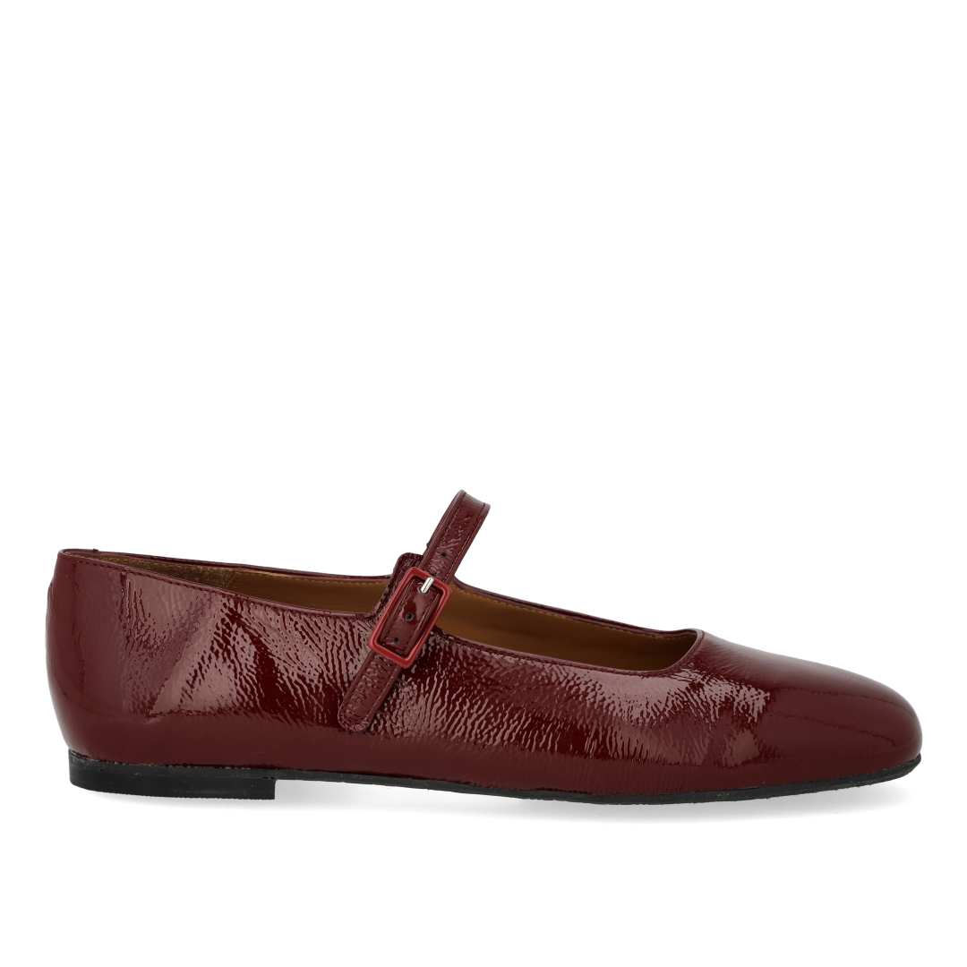 Mary Jane ballerina with a moderately square toe