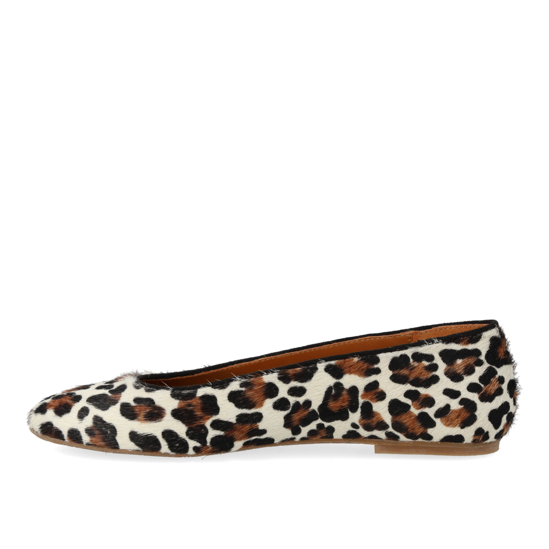 Ballerina in leopard-print pony hair