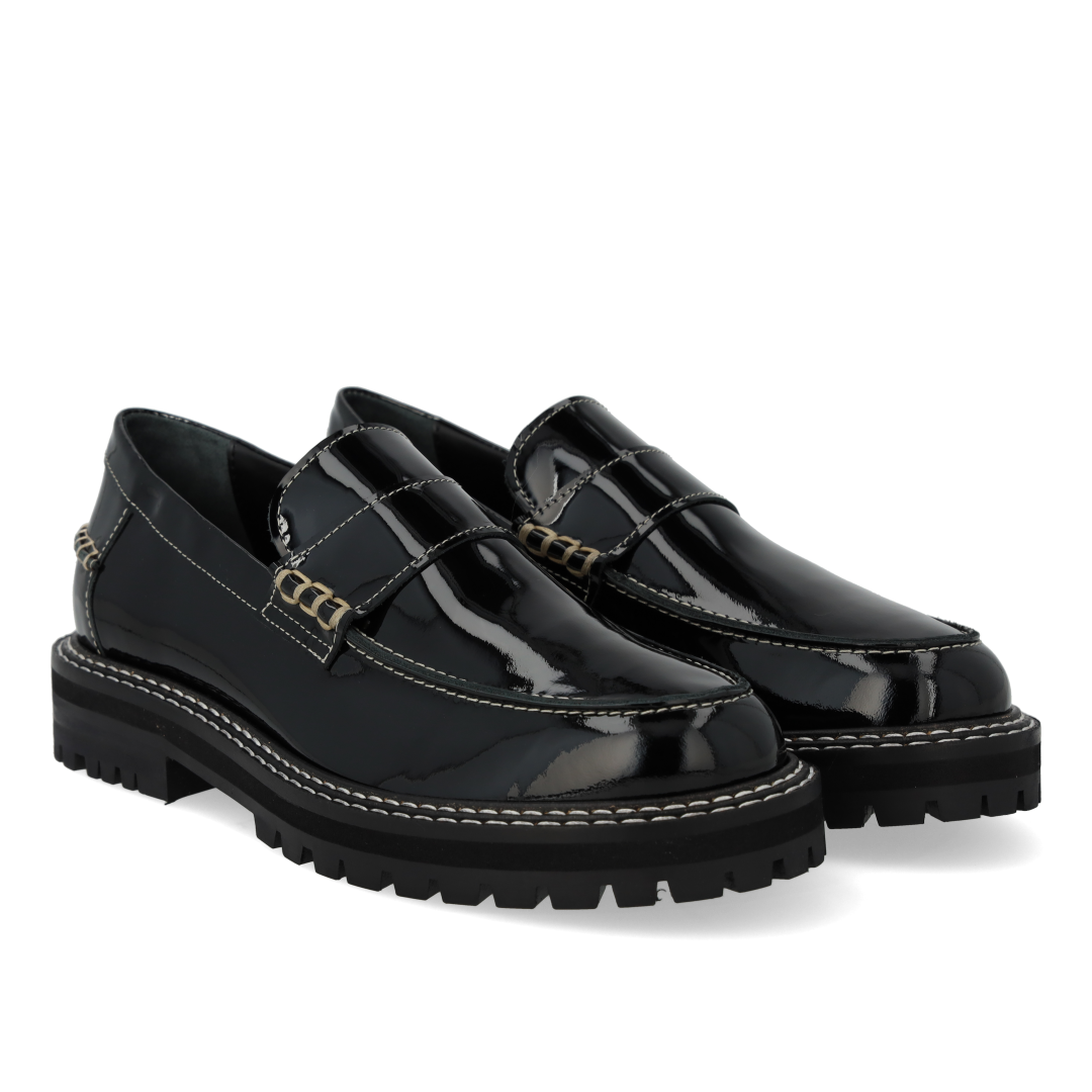 Penny loafer with contrast stitching