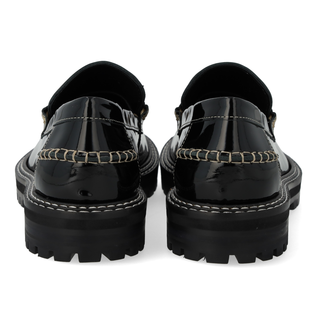 Penny loafer with contrast stitching