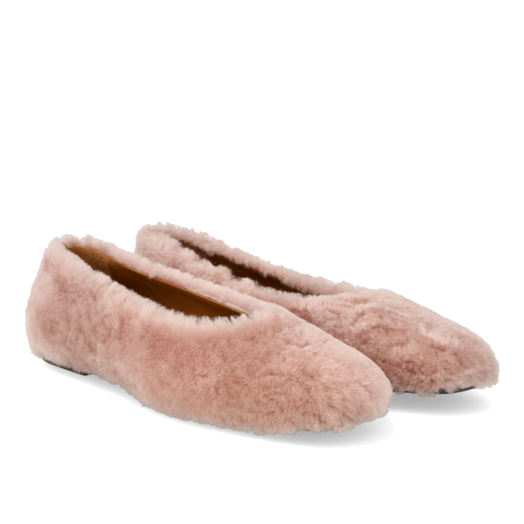 Ballerina in soft lambswool coat
