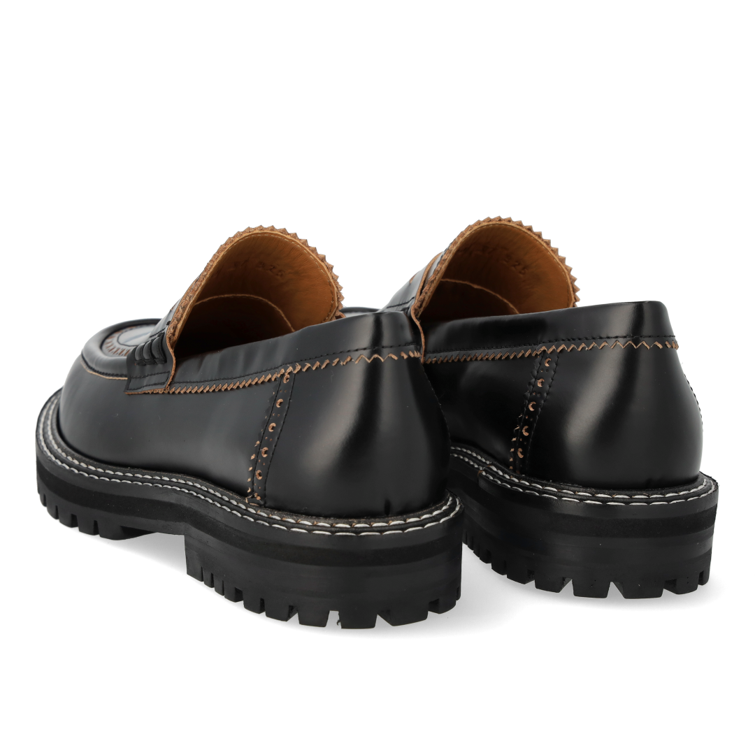 Loafer with decorative brogue perforations