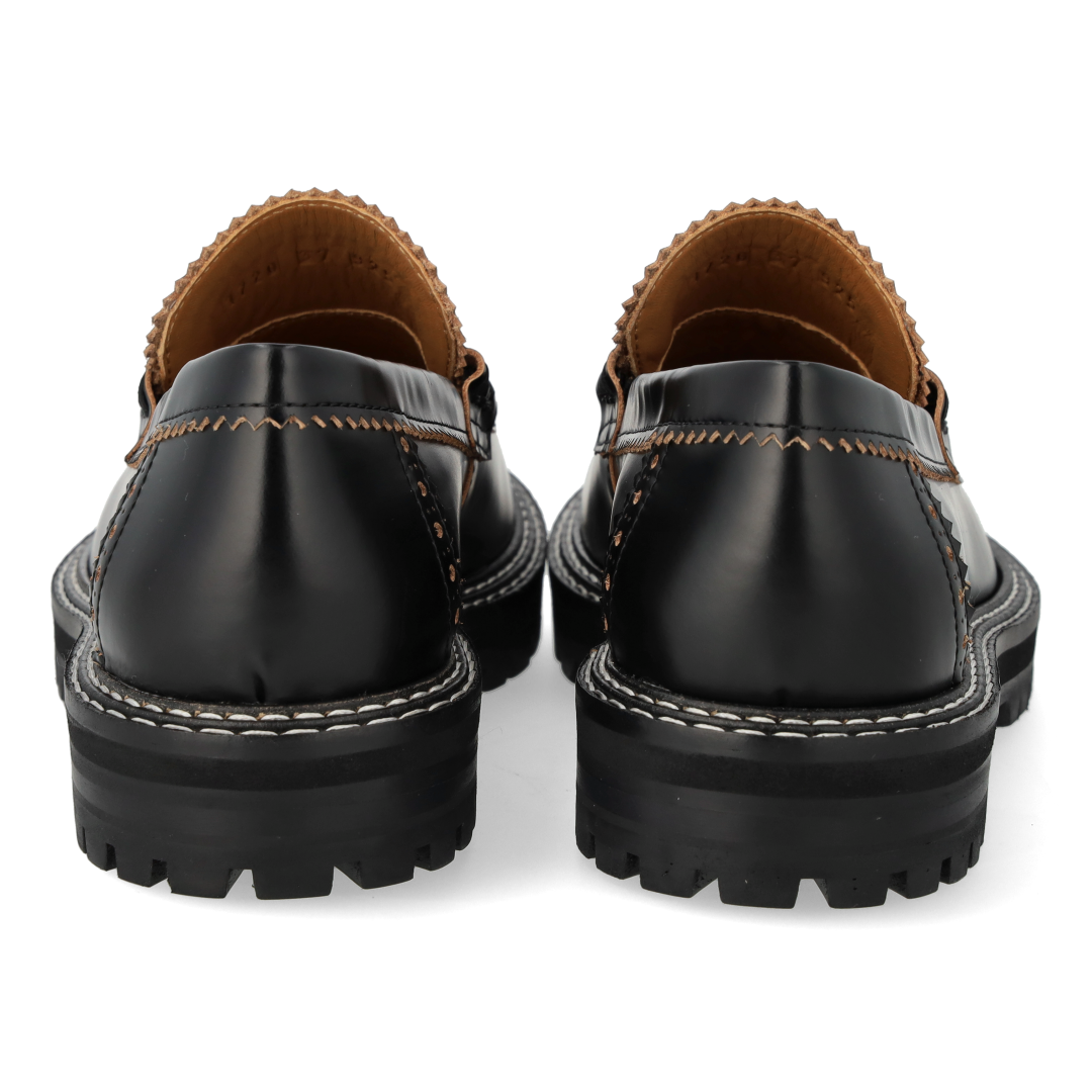 Loafer with decorative brogue perforations