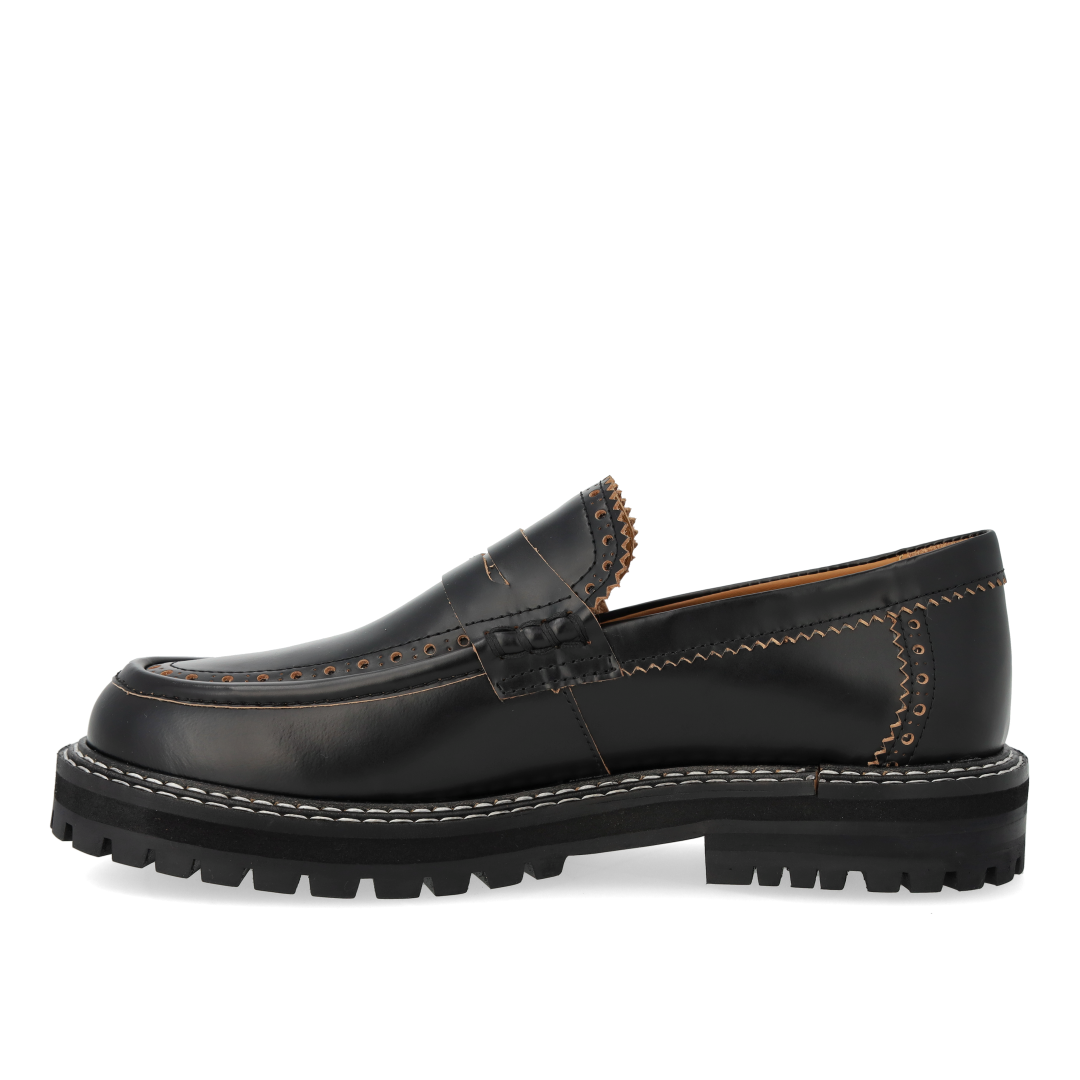 Loafer with decorative brogue perforations