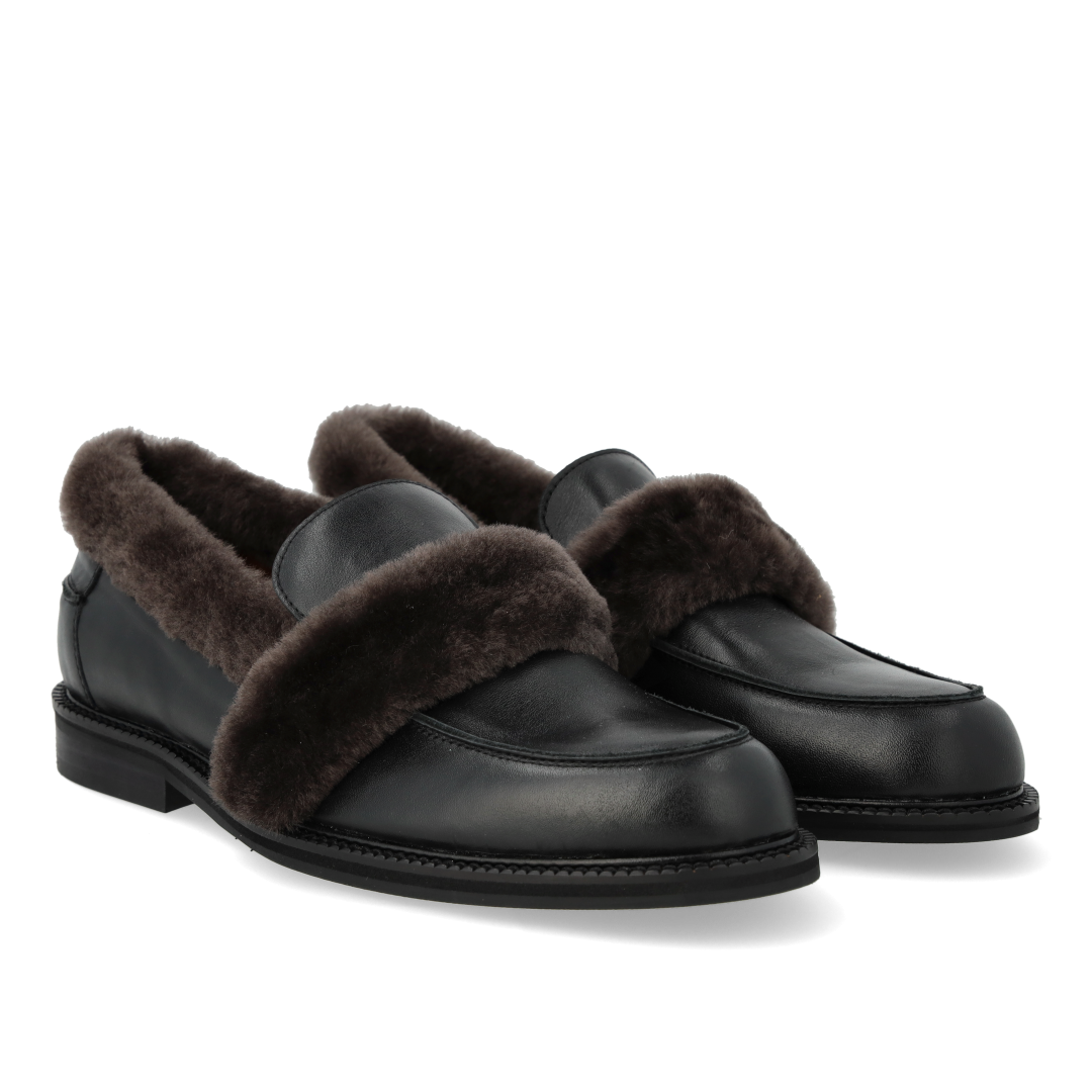 Loafer with soft fur trim