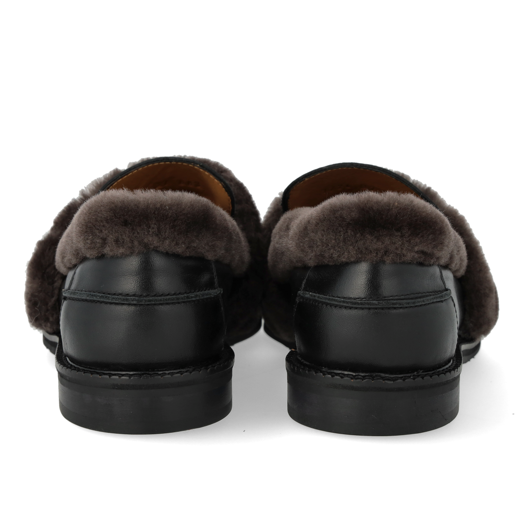 Loafer with soft fur trim