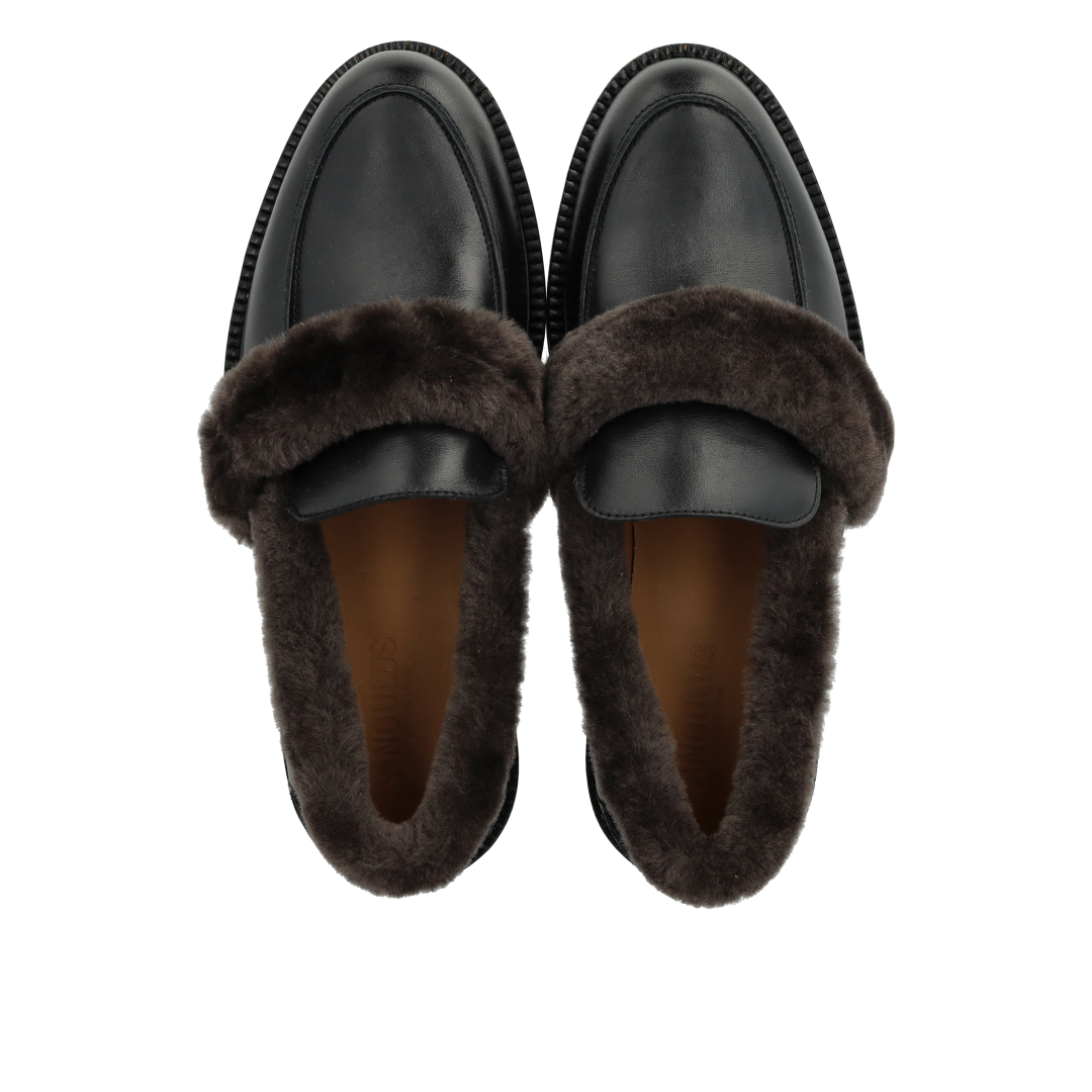 Loafer with soft fur trim
