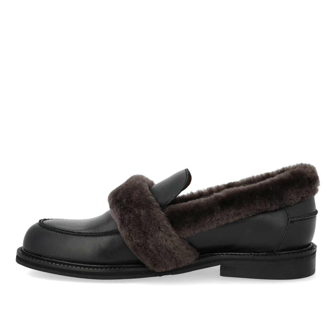 Loafer with soft fur trim