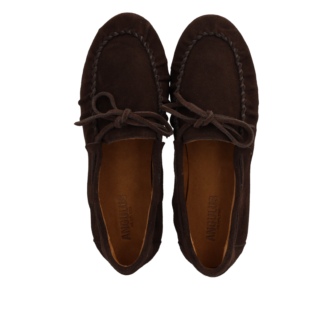 Ultra-soft moccasin with laces