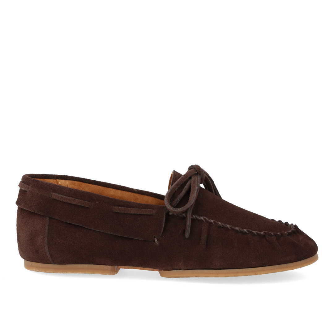 Ultra-soft moccasin with laces