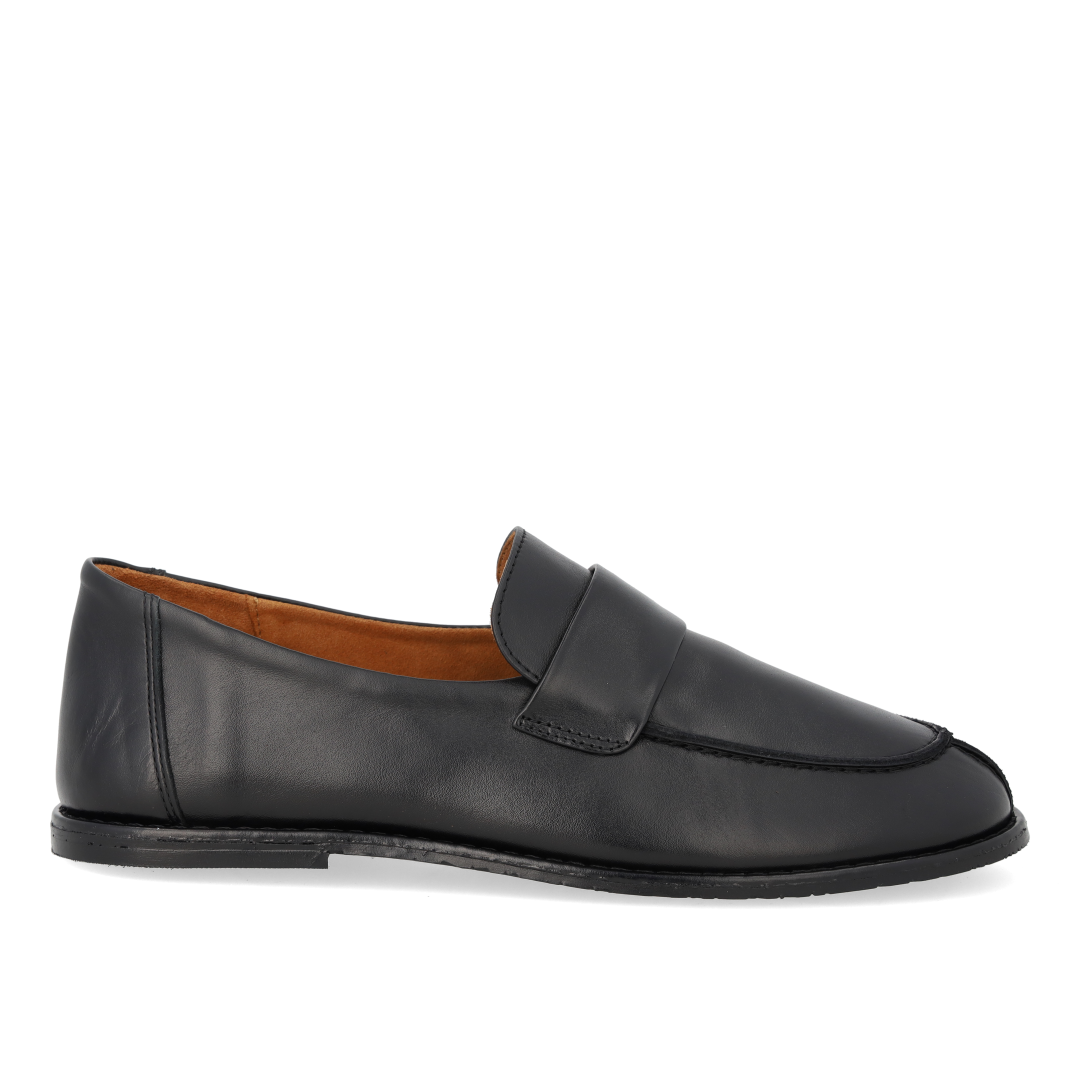Ultra-soft loafer with stitching detail