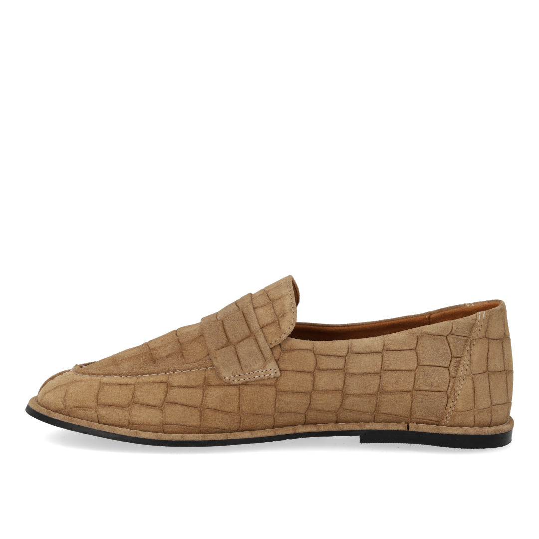 Ultra-soft loafer with stitching detail