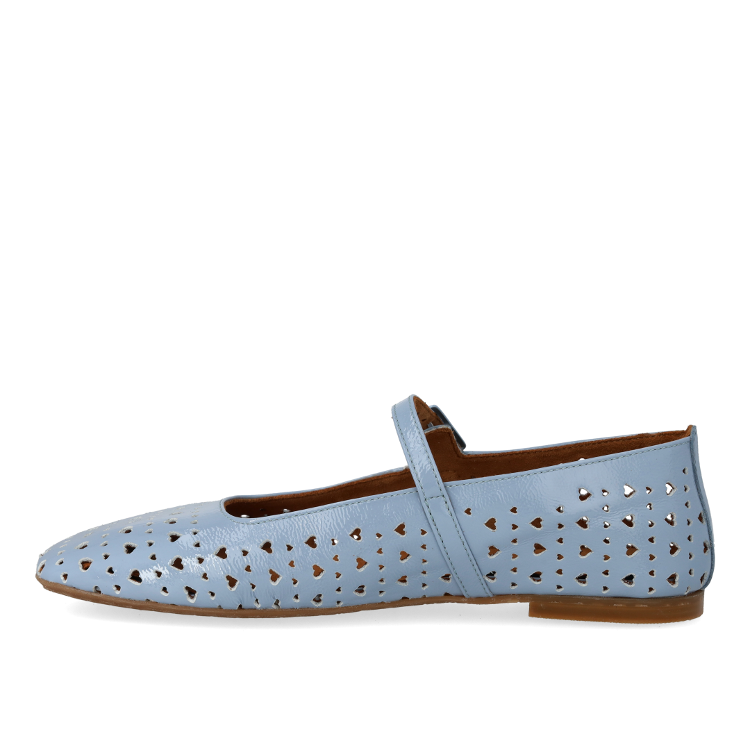 Mary Jane ballerina with perforated heart pattern