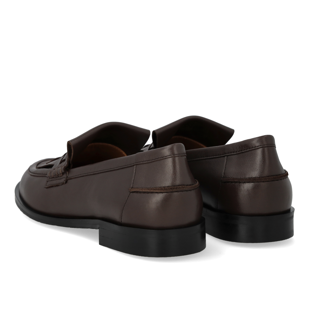 Loafer with braided detail