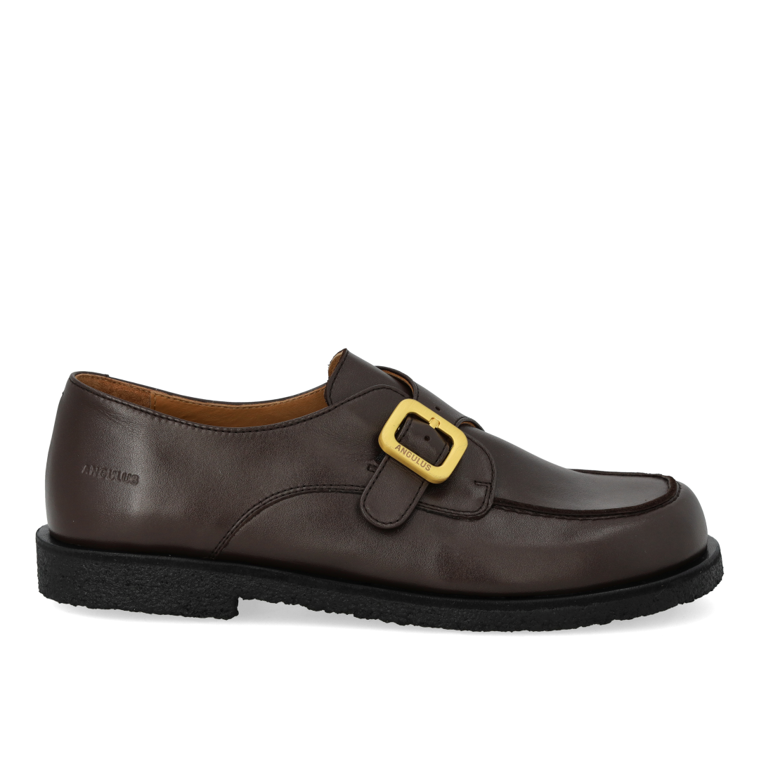 Shoes with buckle