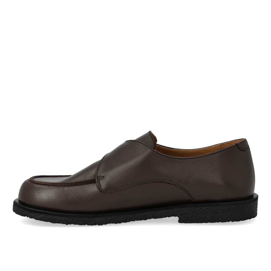 Shoes with buckle