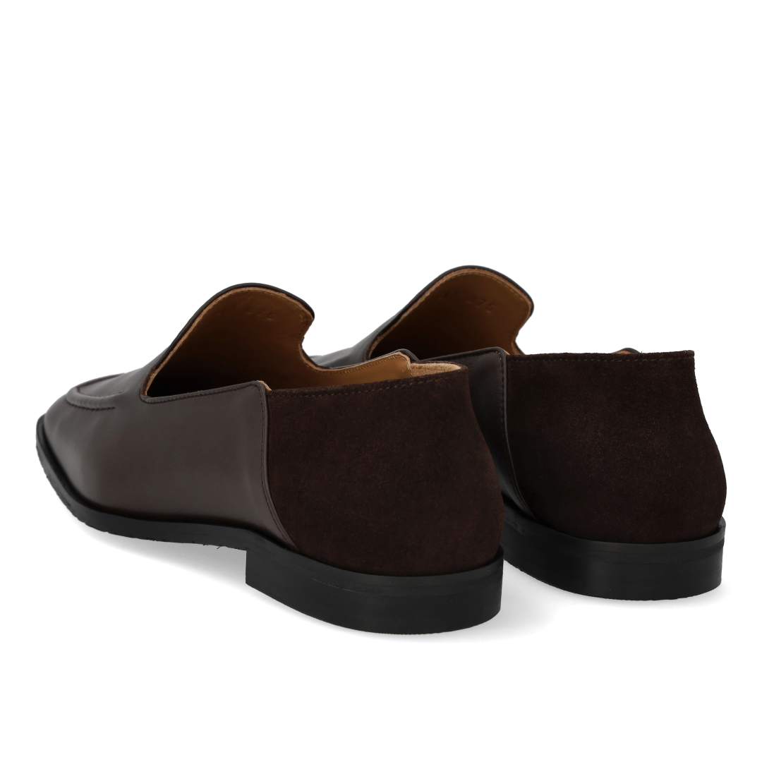 Loafer with suede detail