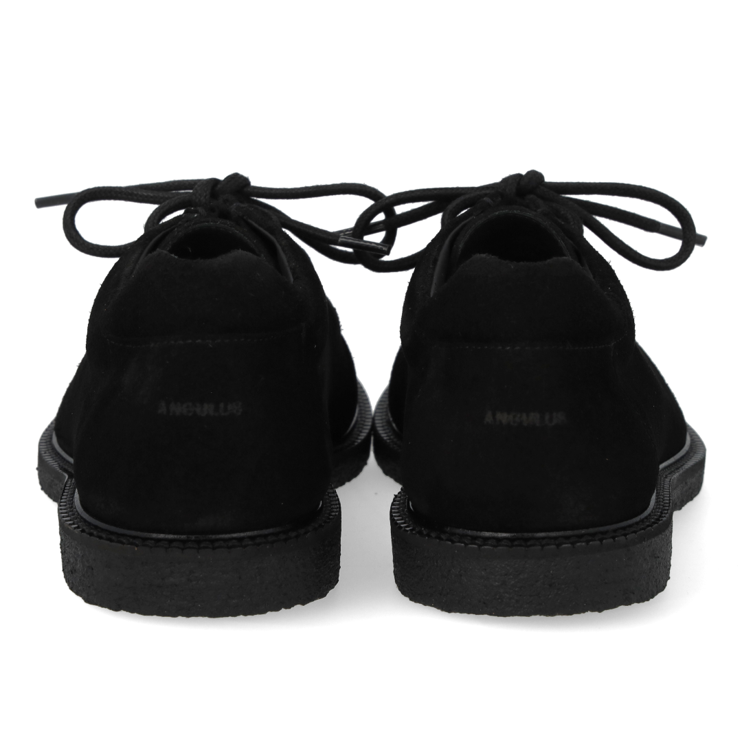 Lace-up shoes